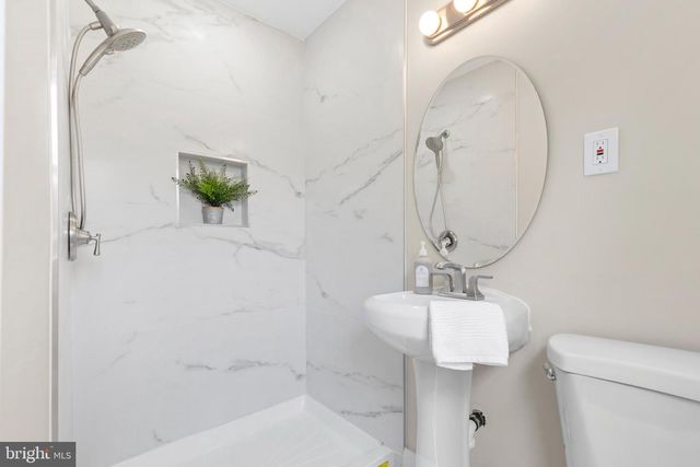 13 PINEHURST, Tuckerton, NJ 08087