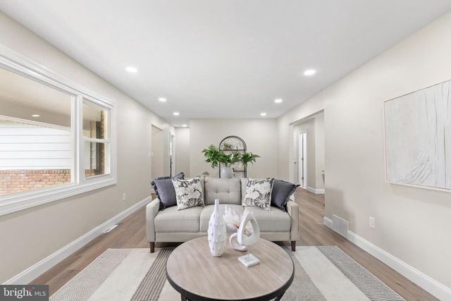 13 PINEHURST, Tuckerton, NJ 08087