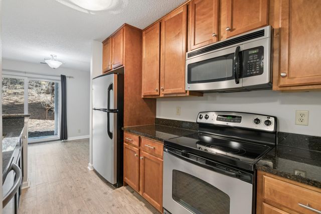 5980 Chasewood Parkway 102, Minnetonka, MN 55343