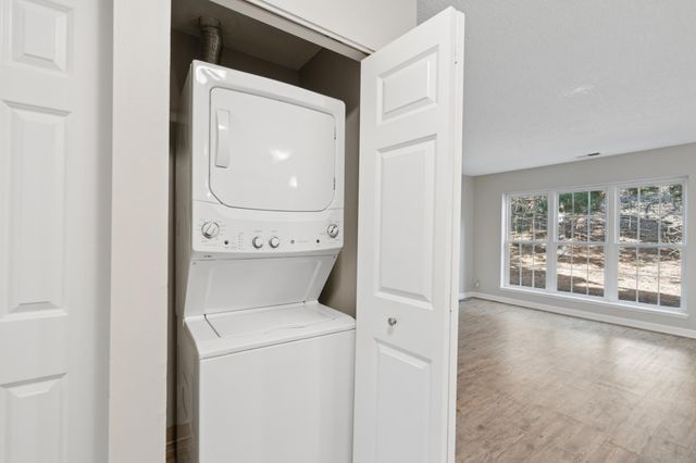 5980 Chasewood Parkway 102, Minnetonka, MN 55343