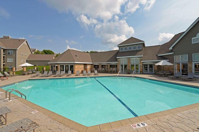 5980 Chasewood Parkway 102, Minnetonka, MN 55343