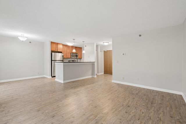 5980 Chasewood Parkway 102, Minnetonka, MN 55343