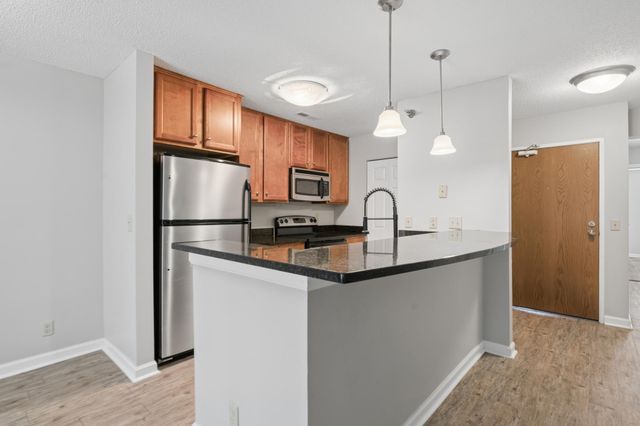 5980 Chasewood Parkway 102, Minnetonka, MN 55343