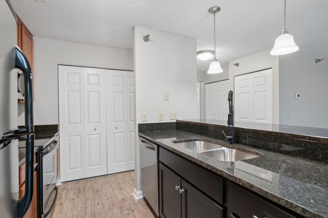 5980 Chasewood Parkway 102, Minnetonka, MN 55343