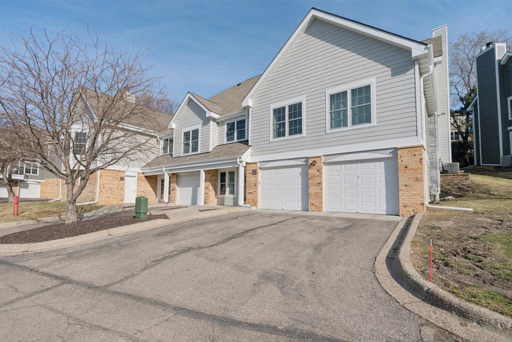 5980 Chasewood Parkway 102, Minnetonka, MN 55343