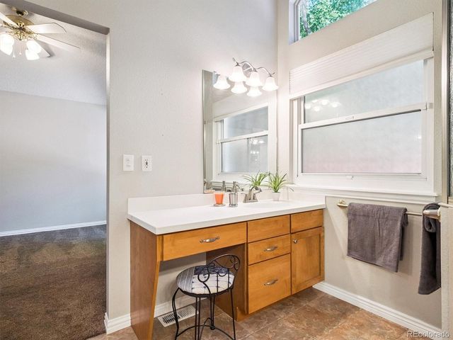 2242 S Moline Court, Aurora, CO 80014