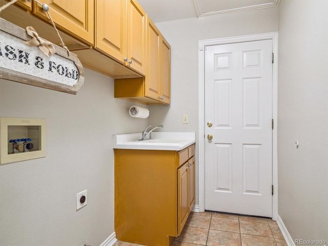 2242 S Moline Court, Aurora, CO 80014