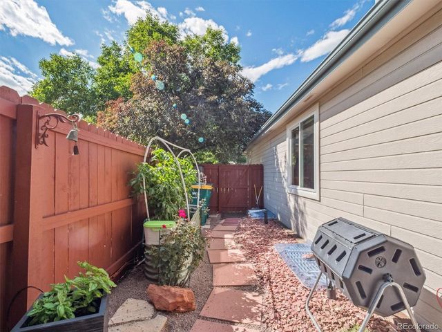 2242 S Moline Court, Aurora, CO 80014