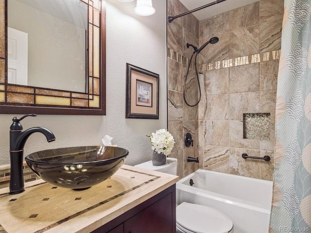 2242 S Moline Court, Aurora, CO 80014