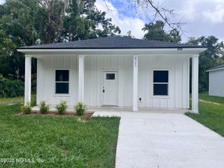 8123 SISKIN Avenue, Jacksonville, FL 32219