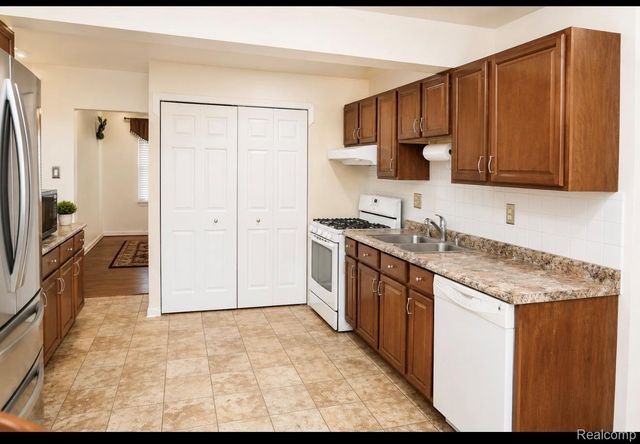26536 Palmer Boulevard, Madison Heights, MI 48071
