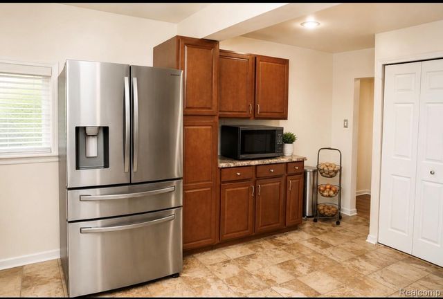26536 Palmer Boulevard, Madison Heights, MI 48071