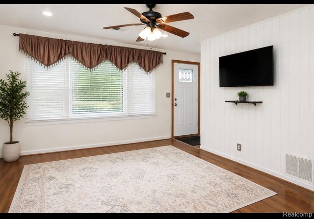 26536 Palmer Boulevard, Madison Heights, MI 48071
