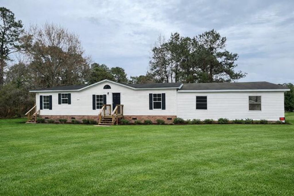 1332 Lakewood Drive, Manning, SC 29102