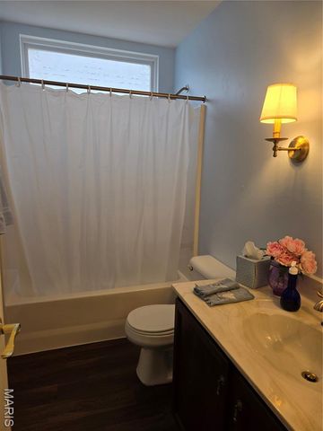 64 N Trumbull Circle 45A, St Charles, MO 63301