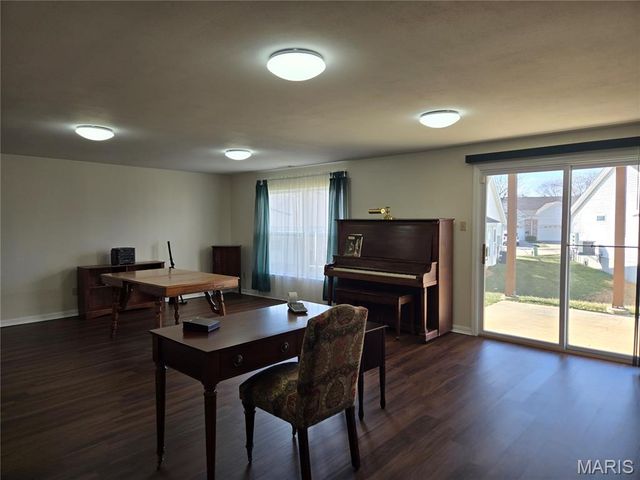 64 N Trumbull Circle 45A, St Charles, MO 63301