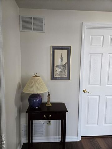 64 N Trumbull Circle 45A, St Charles, MO 63301