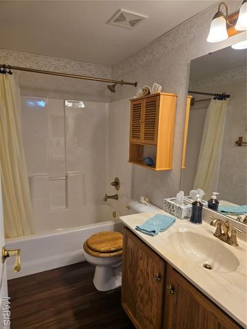 64 N Trumbull Circle 45A, St Charles, MO 63301