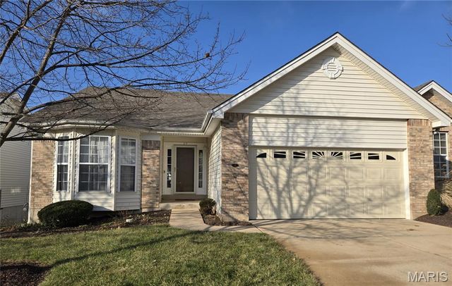 64 N Trumbull Circle 45A, St Charles, MO 63301