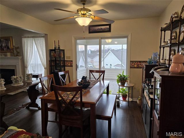 64 N Trumbull Circle 45A, St Charles, MO 63301