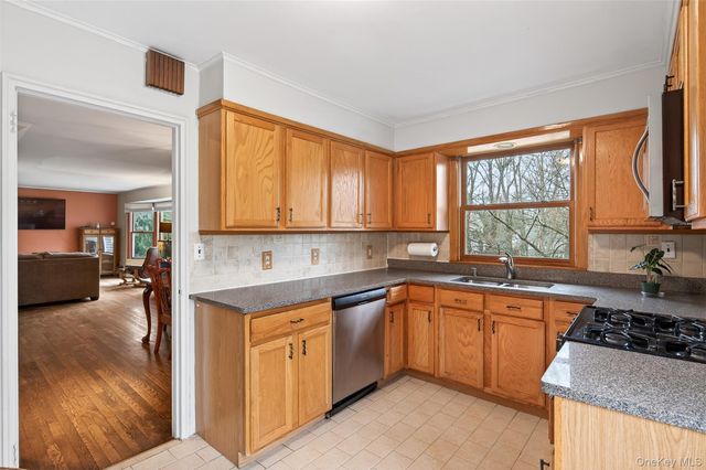 9 Verne Place, Hartsdale, NY 10530