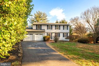 909 CANTLE LN, Great Falls, VA 22066