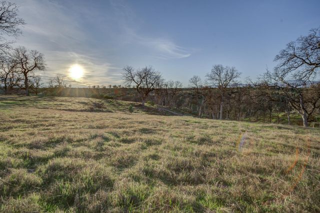 13003 Gas Point Road, Igo, CA 96047