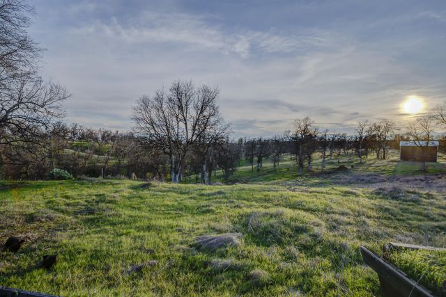 13003 Gas Point Road, Igo, CA 96047