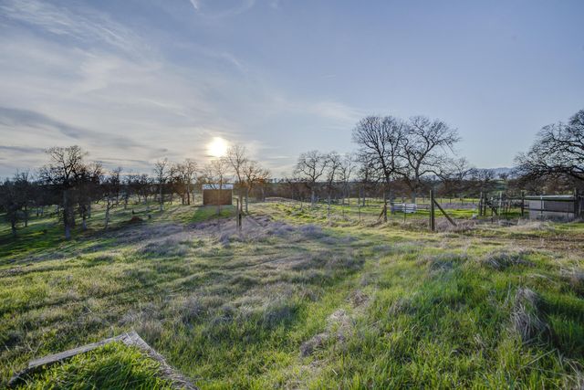 13003 Gas Point Road, Igo, CA 96047