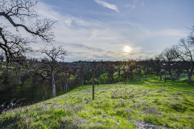 13003 Gas Point Road, Igo, CA 96047
