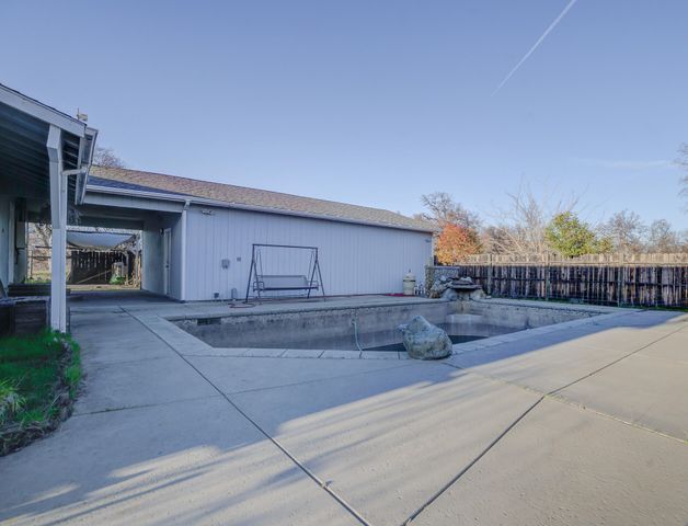 13003 Gas Point Road, Igo, CA 96047