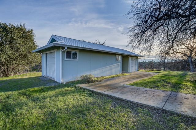 13003 Gas Point Road, Igo, CA 96047