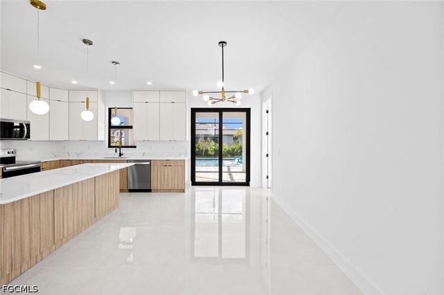 2049 NW 4th ST, Cape Coral, FL 33993