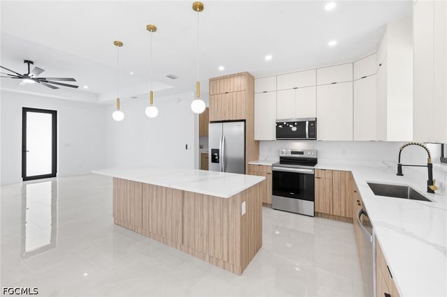 2049 NW 4th ST, Cape Coral, FL 33993