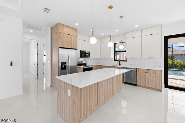 2049 NW 4th ST, Cape Coral, FL 33993