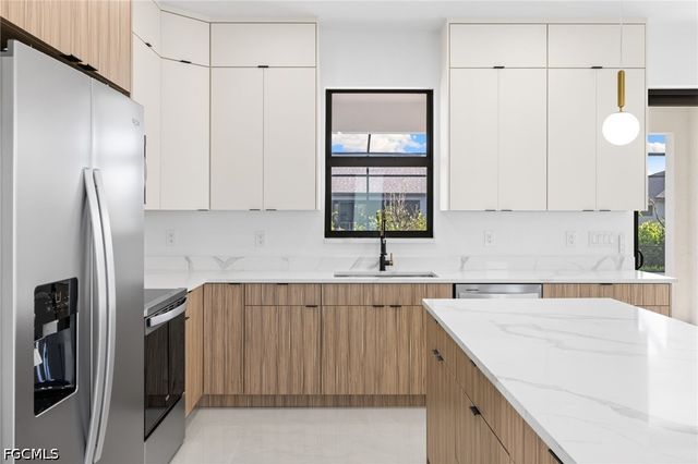 2049 NW 4th ST, Cape Coral, FL 33993