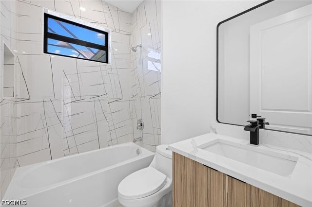 2049 NW 4th ST, Cape Coral, FL 33993