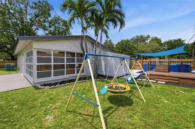 109 S 57th Ave, Hollywood, FL 33023