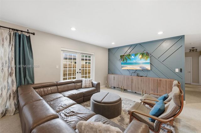 109 S 57th Ave, Hollywood, FL 33023