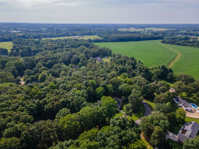 5 Woodland Cir, Lawrenceburg, TN 38464