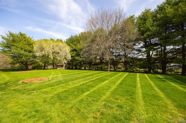 6 Grapevine Place, Poughkeepsie, NY 12603