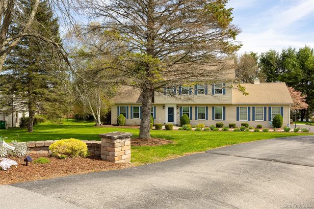 6 Grapevine Place, Poughkeepsie, NY 12603