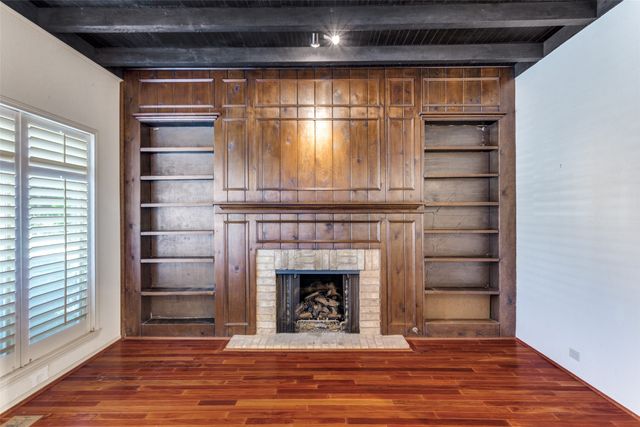 1121 Mistletoe Drive, Fort Worth, TX 76110