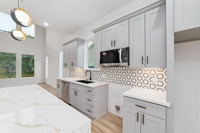 6717 England Street, Houston, TX 77021