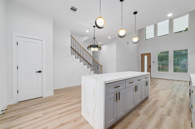 6717 England Street, Houston, TX 77021