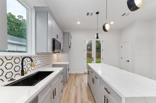 6717 England Street, Houston, TX 77021