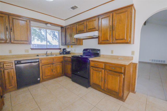 9967 Haywood Court, Benbrook, TX 76126