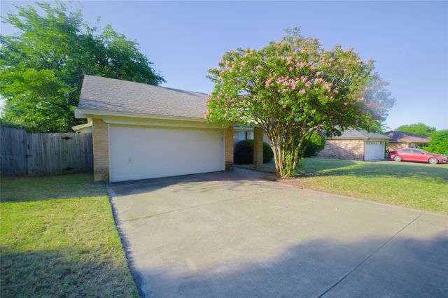 9967 Haywood Court, Benbrook, TX 76126