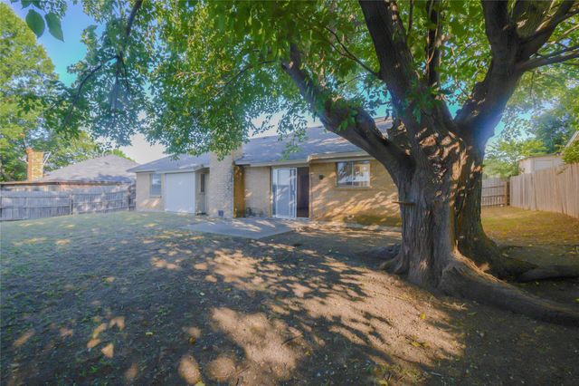 9967 Haywood Court, Benbrook, TX 76126