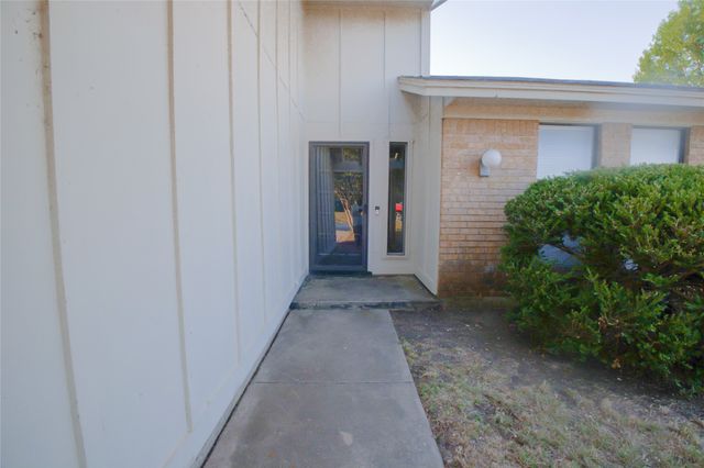 9967 Haywood Court, Benbrook, TX 76126